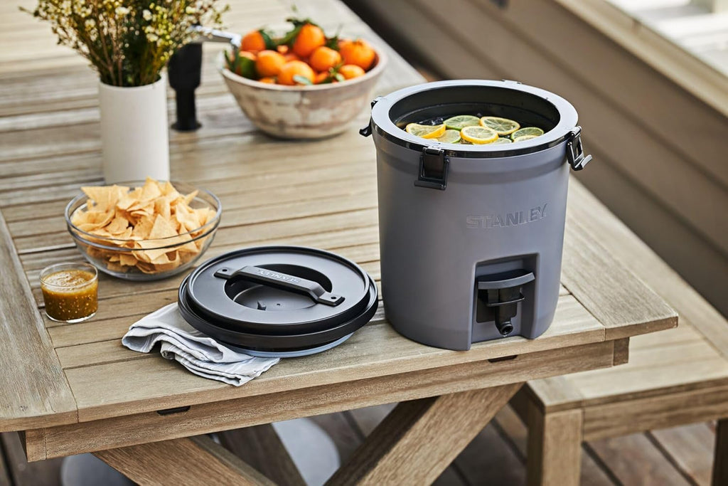 Insulated Water Jug with Spigot and Lid T1944